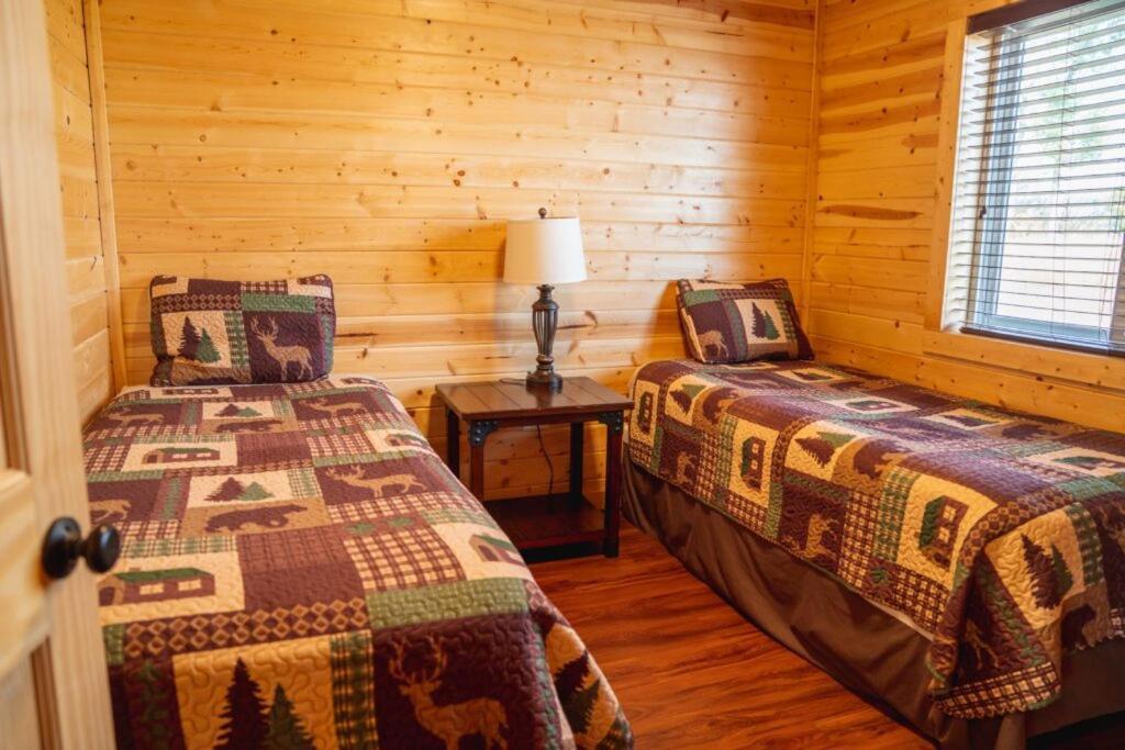 The Lodge At Van Hook New Town Bagian luar foto