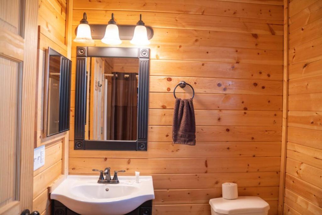 The Lodge At Van Hook New Town Bagian luar foto