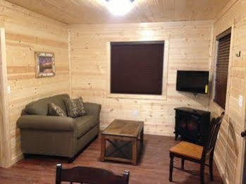 The Lodge At Van Hook New Town Bagian luar foto